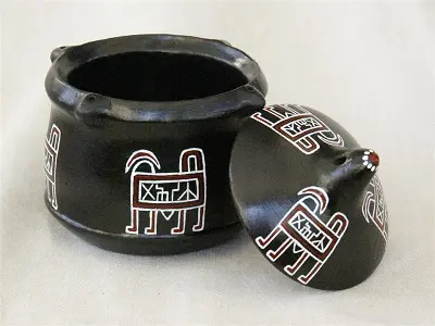 Petit pot en poterie éthiopienne artisanale