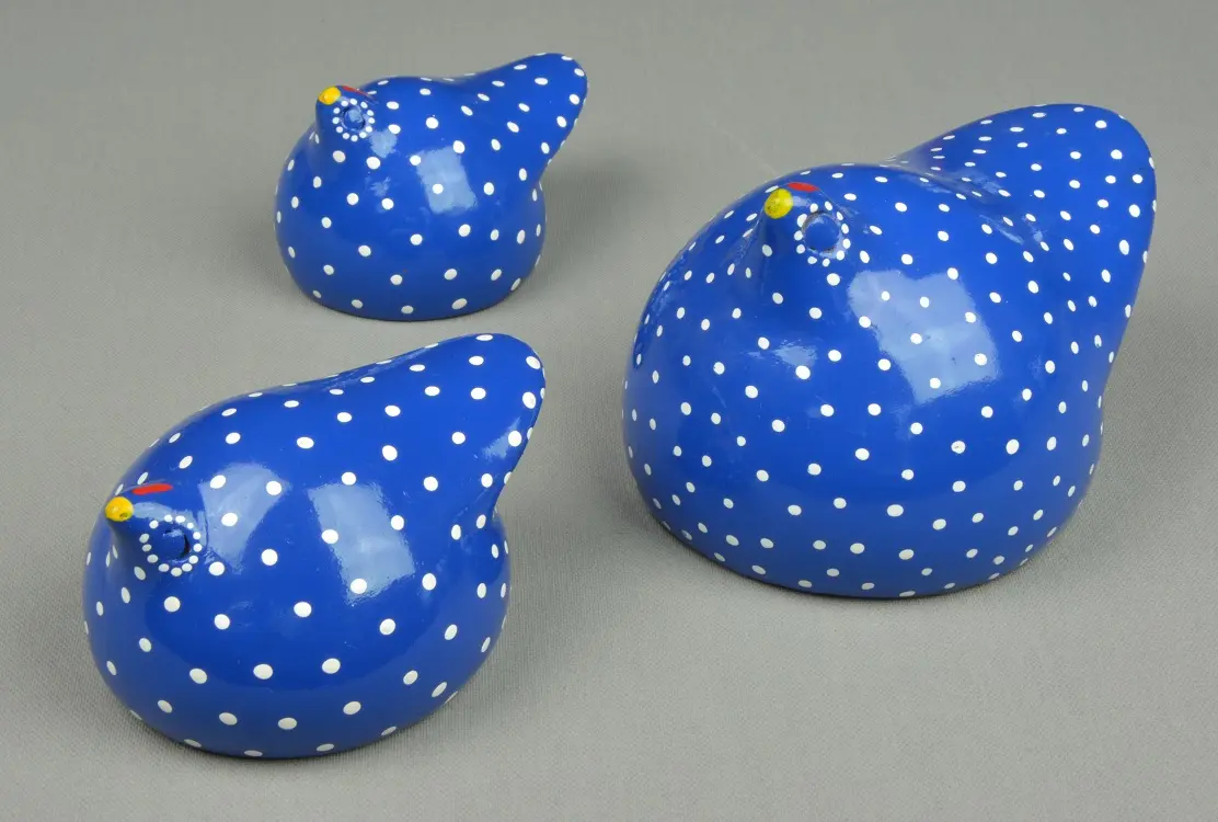 Petites pintades éthiopiennes bleues en poterie équitable
