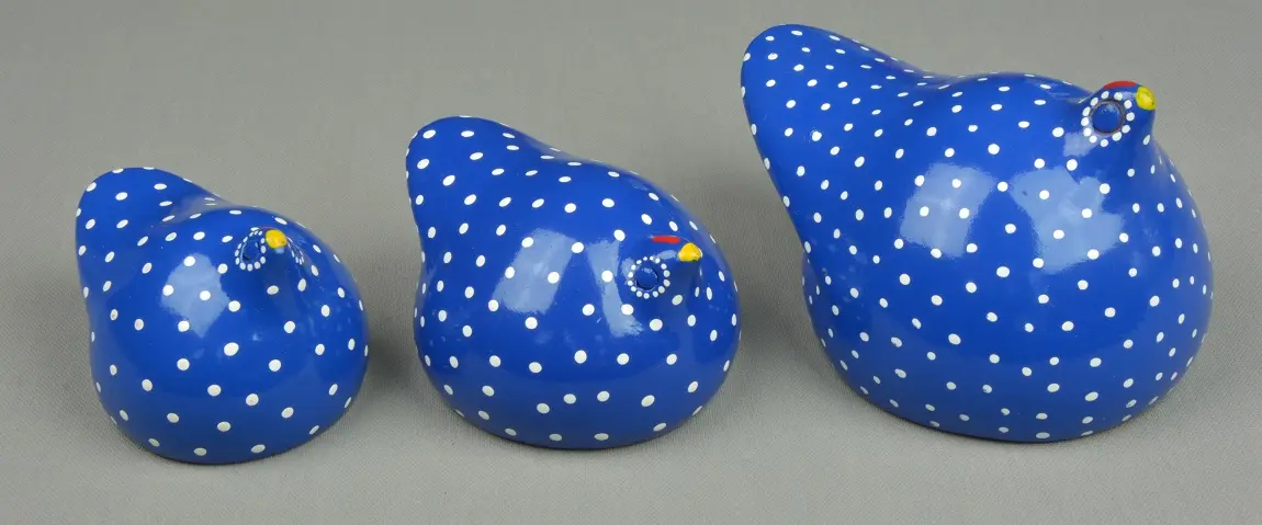 Petites pintades éthiopiennes bleues en poterie équitable