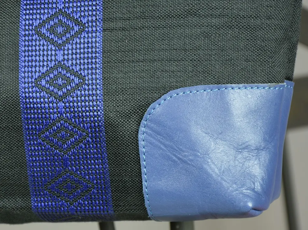 Sac cocktail Tibeb Saphir sur carbone en coton éthiopien et rayonne fait à la main