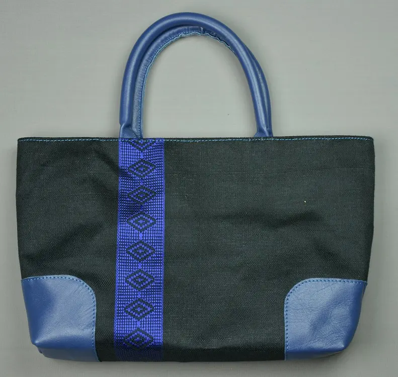 Sac cocktail Tibeb Saphir sur carbone en coton éthiopien et rayonne fait à la main