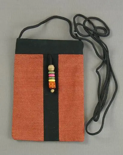 sacoche équitable terre cuite pour smartphone tissée à la main en Ethiopie