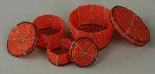Boîtes gigognes éthiopiennes en perles rouges faites à la main