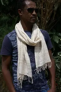 Echarpe éthiopienne équitable Complexe Ecru 100 % soie sauvage bio filée et tissée à la main